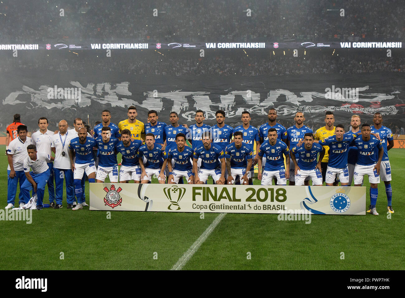 Sao Paulo, Brasile. 17 ottobre, 2018. SP - Sao Paulo - 17/10/2018 - Brasiliano Cup 2018, Corinzi x Cruzeiro - Cruzeiro giocatori pongono per la partita contro il Corinthians all'Arena Corinzi stadium per il 2018 Brasile Cup. Foto: Daniel Vorley / AGIF Credito: AGIF/Alamy Live News Foto Stock