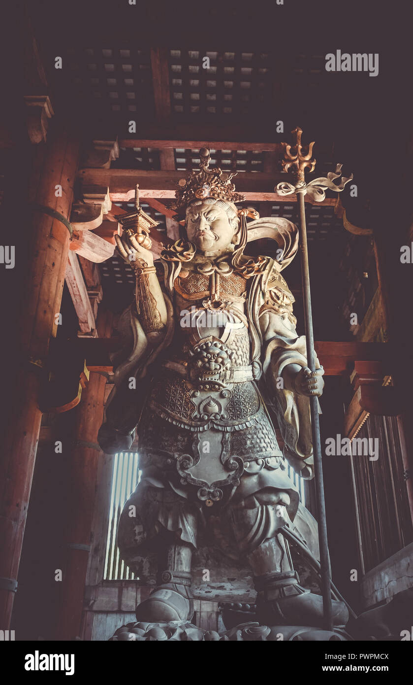 Komokuten custode statua in Daibutsu-den Tempio di Todai-ji di Nara, Giappone Foto Stock