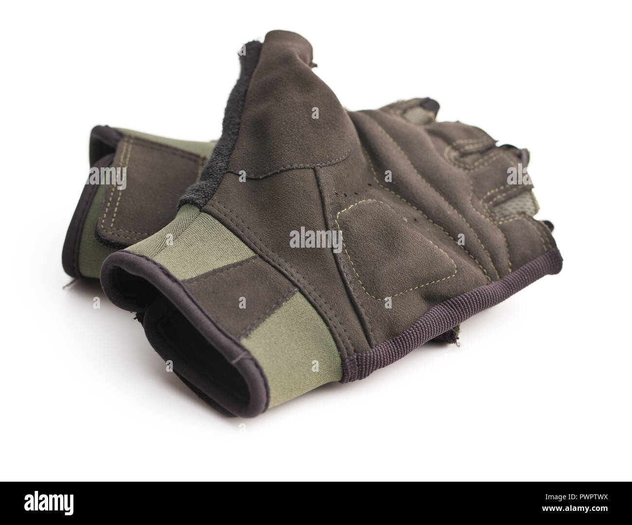 Il fitness guanti isolati su sfondo bianco. Foto Stock