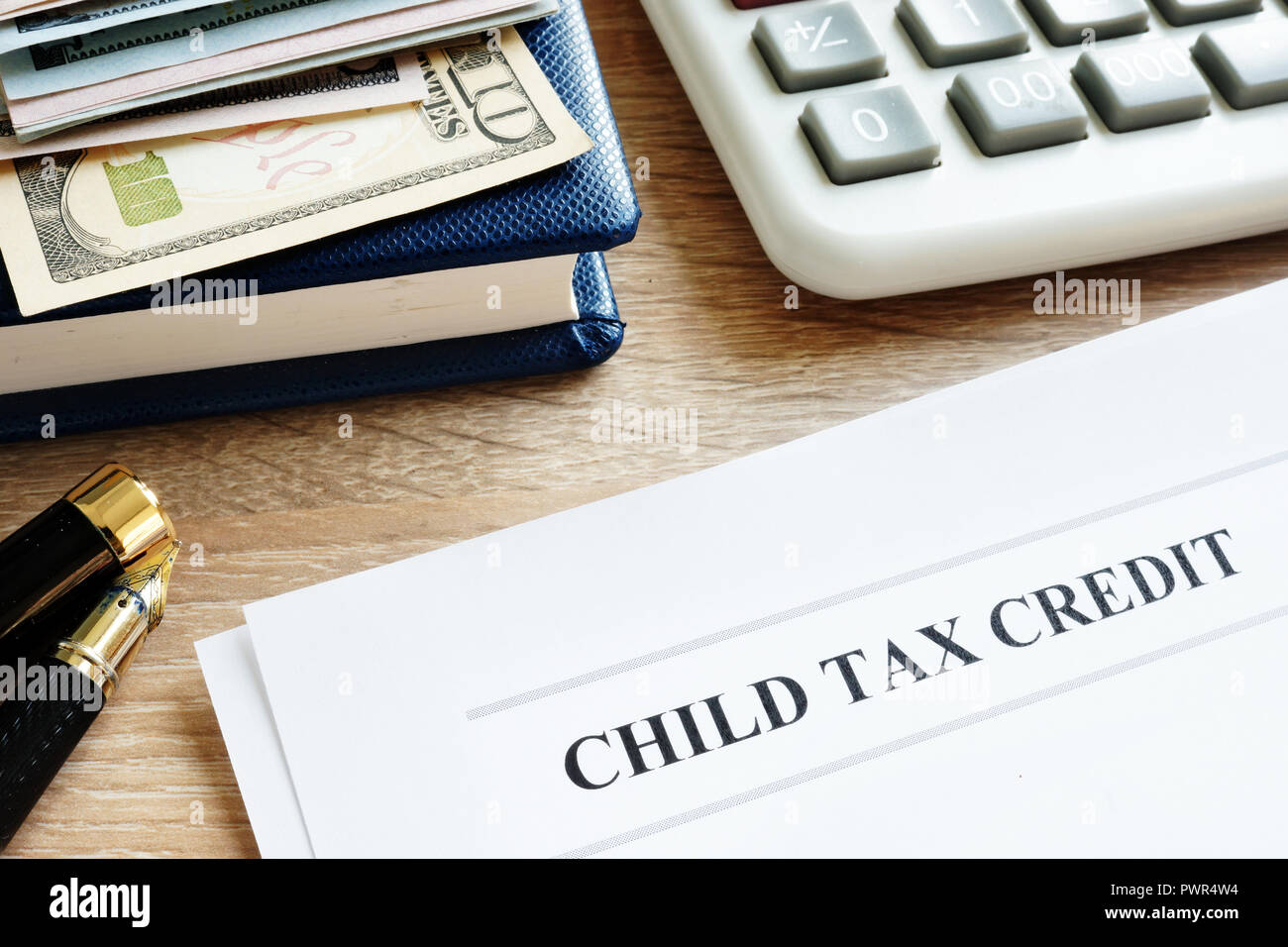 Child Tax Credit applicazione in un ufficio. Foto Stock