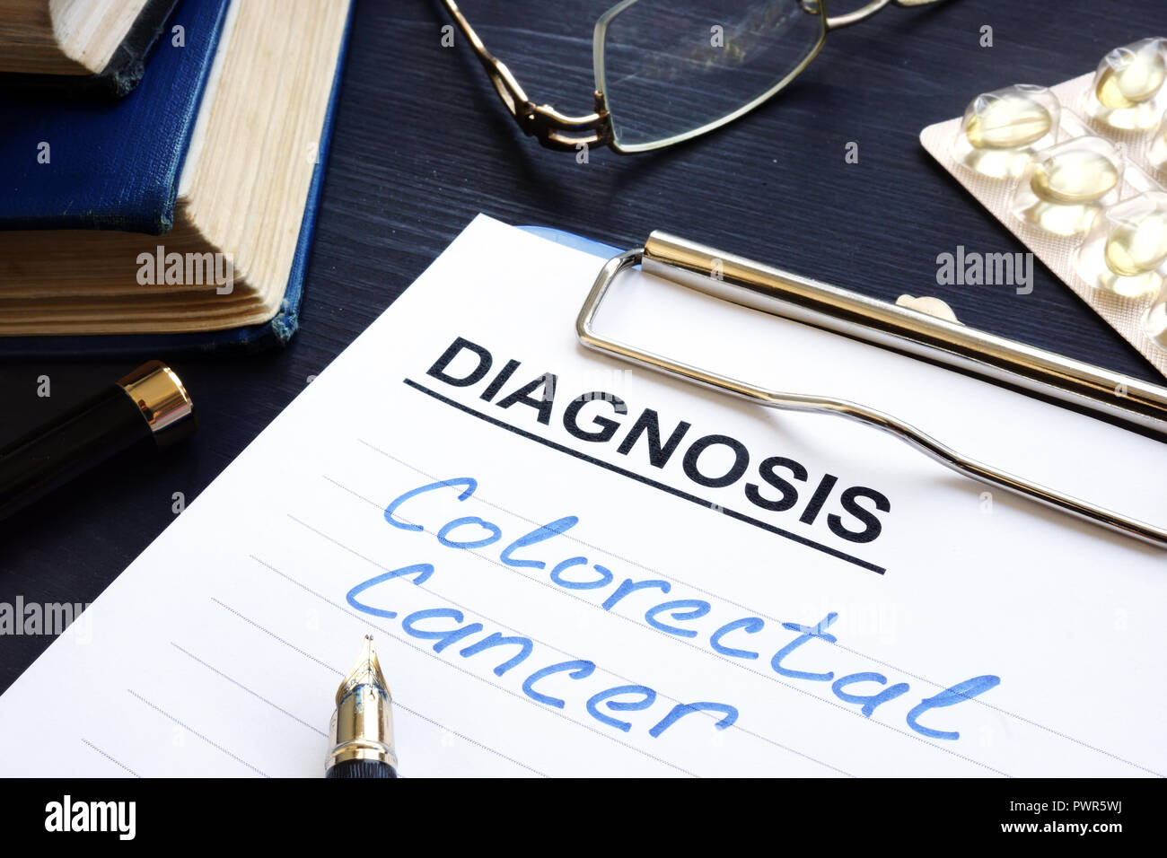 Cancro colorettale scritto in documenti medici. Foto Stock