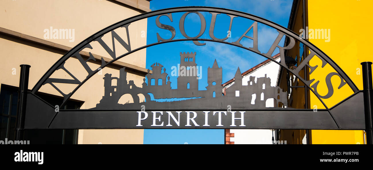 Nuove piazze Penrith sign in Penrith centro città Foto Stock