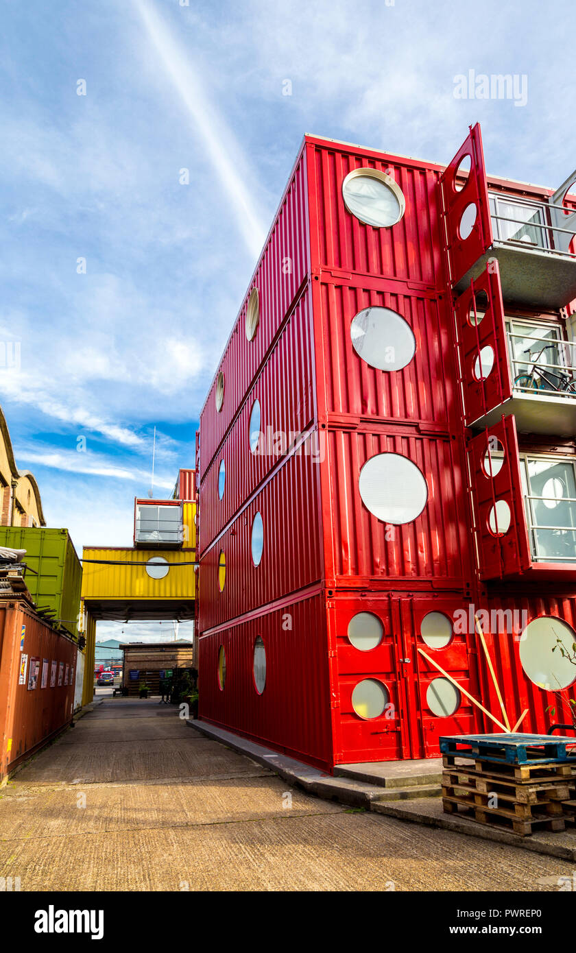 Contenitore City - workspace studios realizzati in contenitori di spedizione in Boa Trinity Wharf, London, Regno Unito Foto Stock
