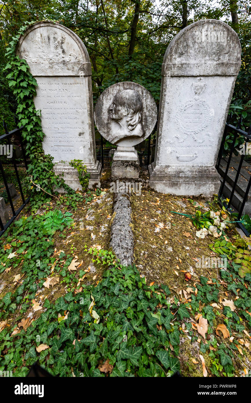 Cimitero di Pere Lachaise è il più grande cimitero di Parigi ed è notevole per il luogo del riposo finale per molte celebrità, artisti, scrittori e luminari Foto Stock