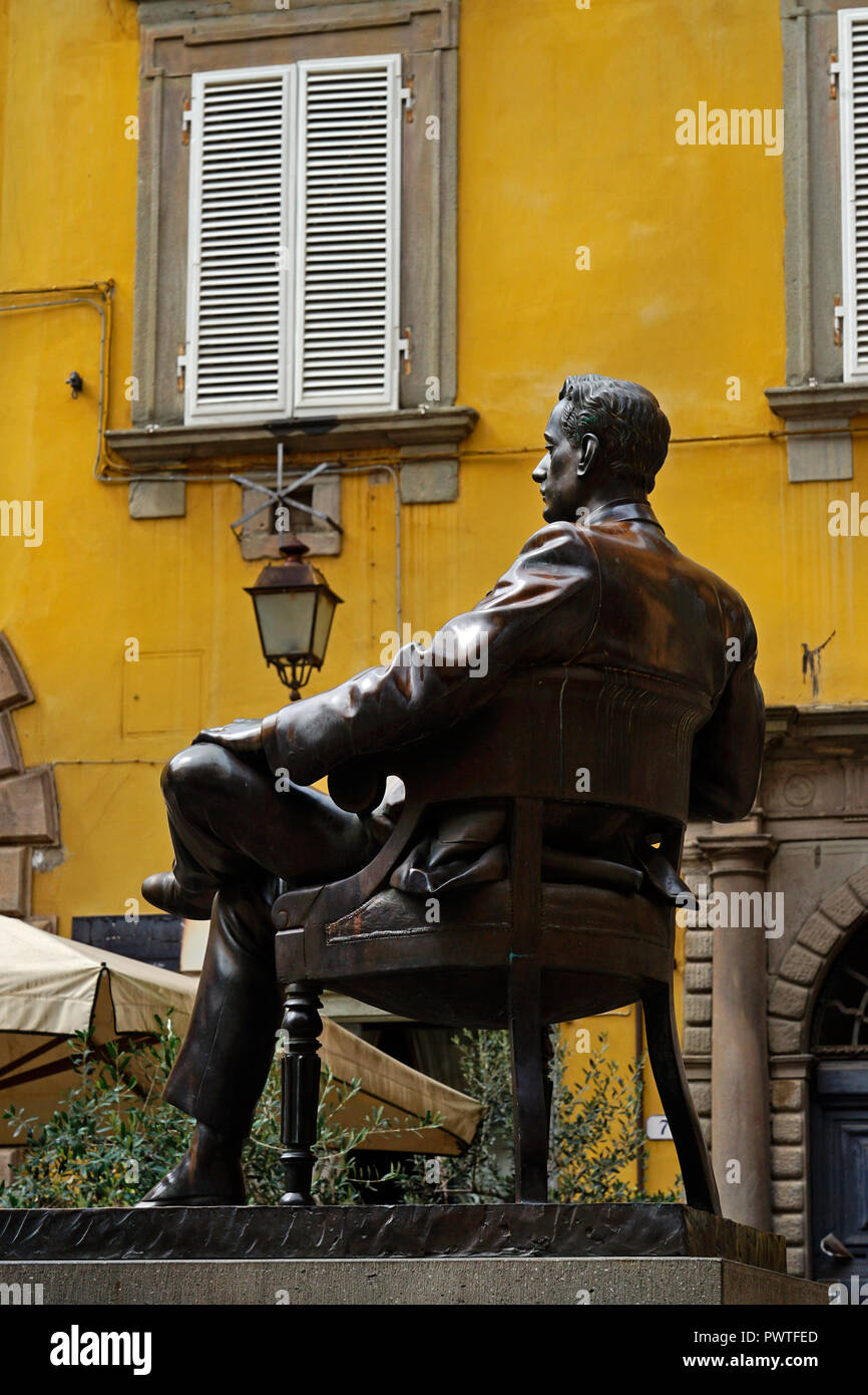 Statua di Giacomo Puccini in Piazza Cittadella,Lucca,Toscana,l'Italia,l'Europa Foto Stock