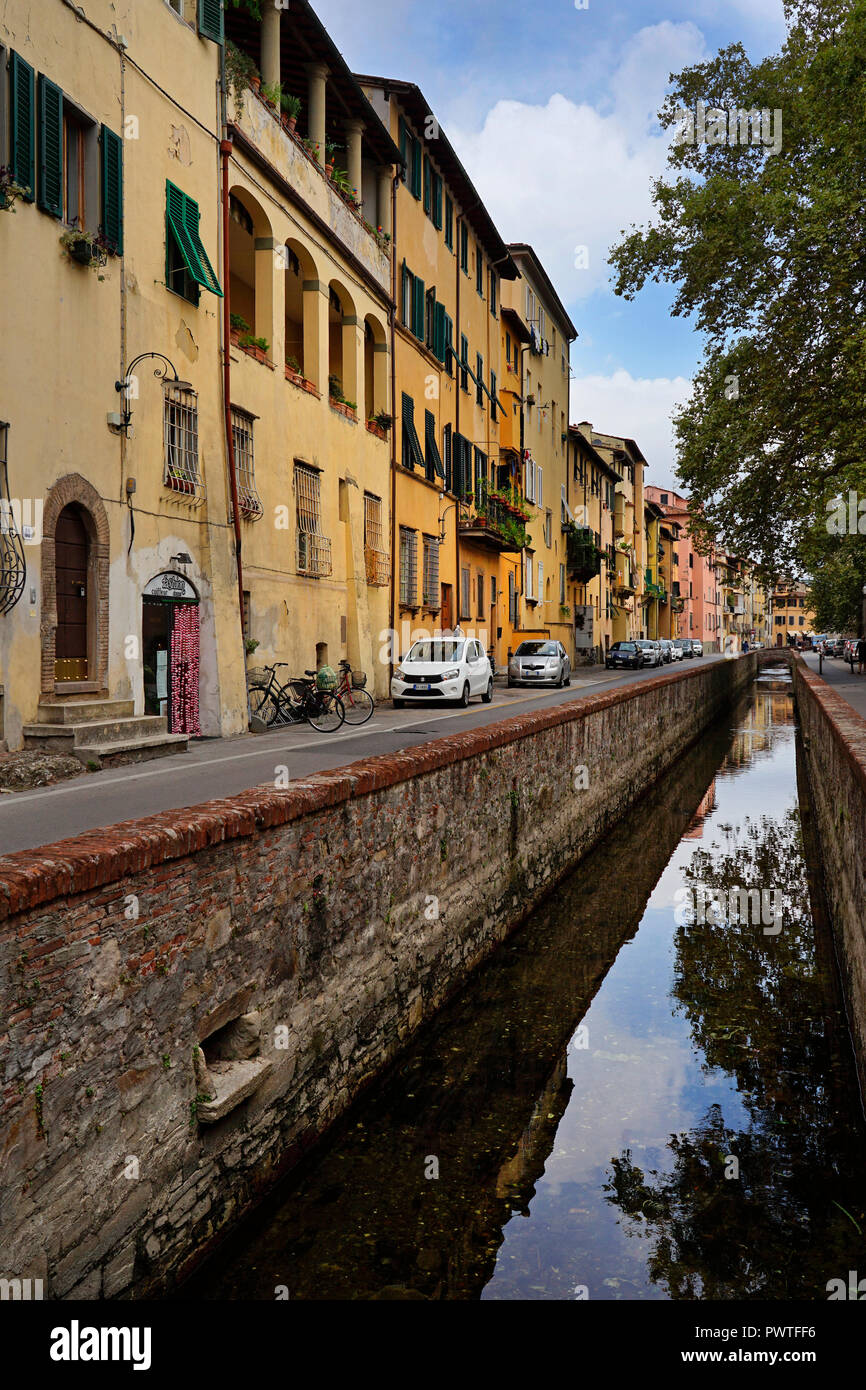 Via de fuss canale d'acqua a Lucca,Toscana,l'Italia,l'Europa Foto Stock