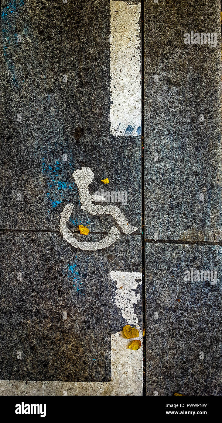 Segno di handicap su asfalto Foto Stock