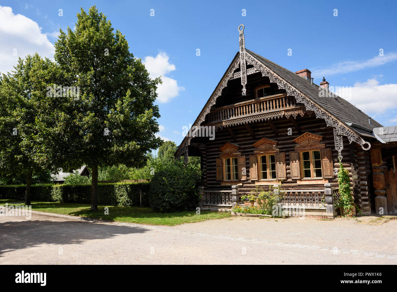 Potsdam. Berlino. Germania. Tradizionale russo Timber house nell'insediamento di Alexandrowka, un XIX secolo colonia russa a Potsdam. Foto Stock