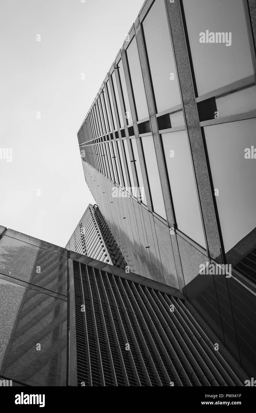 I raschiatori di cielo in bianco e nero Foto Stock