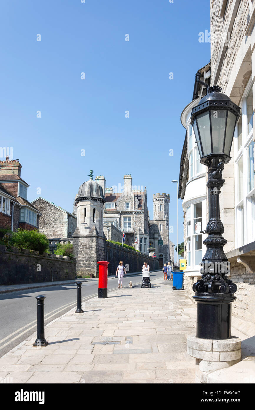 Purbeck House Hotel e Swanage Town Hall High Street, Swanage, Isle of Purbeck, Dorset, England, Regno Unito Foto Stock