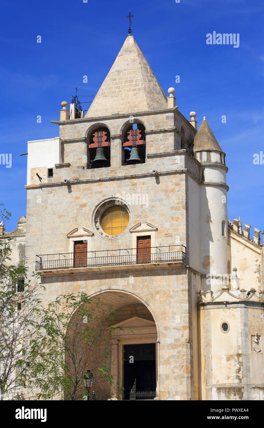 Il Portogallo, regione Alentejo, Elvas. Elvas Cattedrale - stile gotico moresco con / Mauresque dettagli.La città di confine è un sito Patrimonio Mondiale dell'UNESCO. Foto Stock