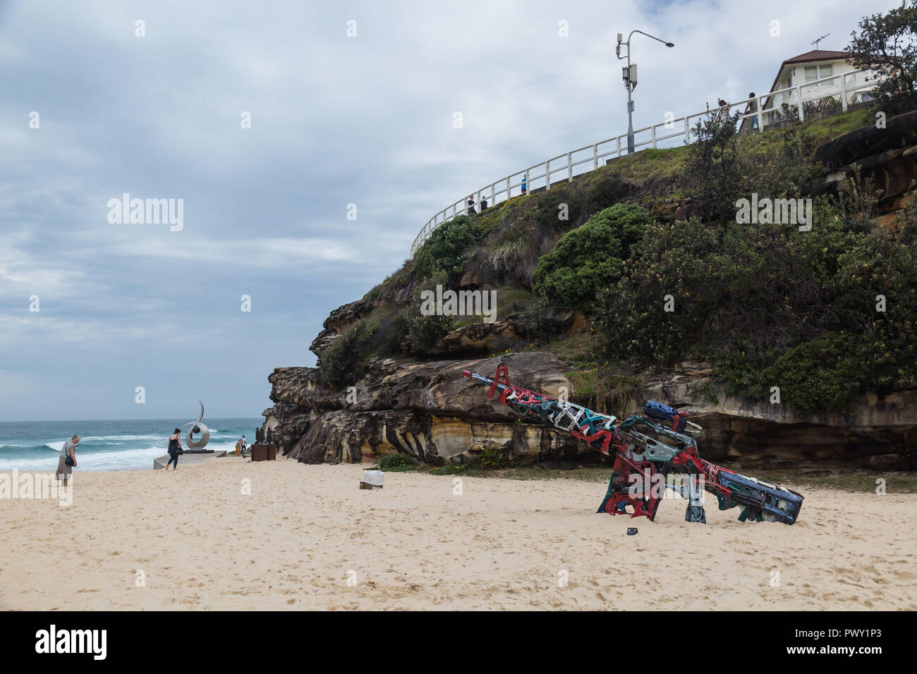 Tamarama Beach, Sydney Australia, 18 ott 2018 Scultura di mare, Tamarama Beach,la più grande del mondo annuale, free-per-il-pubblico, outdoor esposizione di scultura, ha avuto il suo avvio di media player in Tamarama Beach Park oggi. Al momento del lancio il destinatario dell'Aqualand Premio di scultura, che è aumentato a $70.000 di quest anno sarà annunciato. Il lancio fornirà una prima occhiata al credito: Paolo Lovelace/Alamy Live News Foto Stock