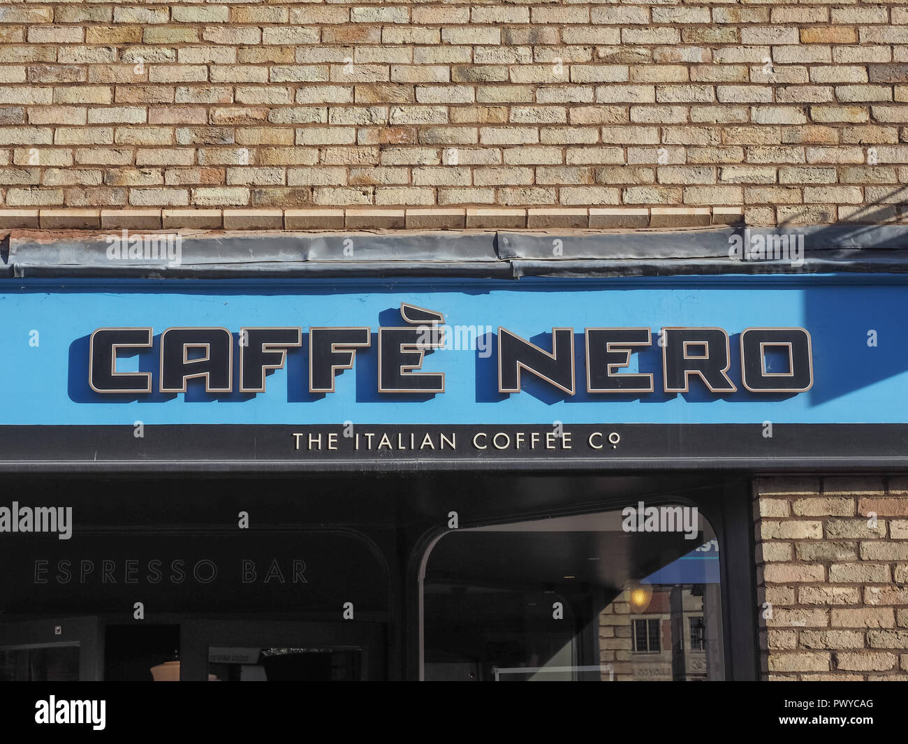 ELY, Regno Unito - circa ottobre 2018: caffe Nero (il caffè italiano company) vetrina Foto Stock