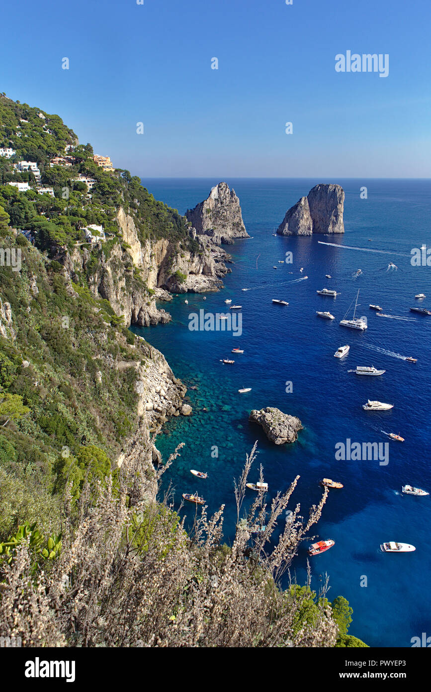 Vista delle barche dalla parte superiore della seggiovia di capri Foto Stock