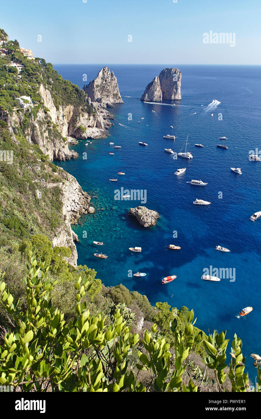 Vista delle barche dalla parte superiore della seggiovia di capri Foto Stock