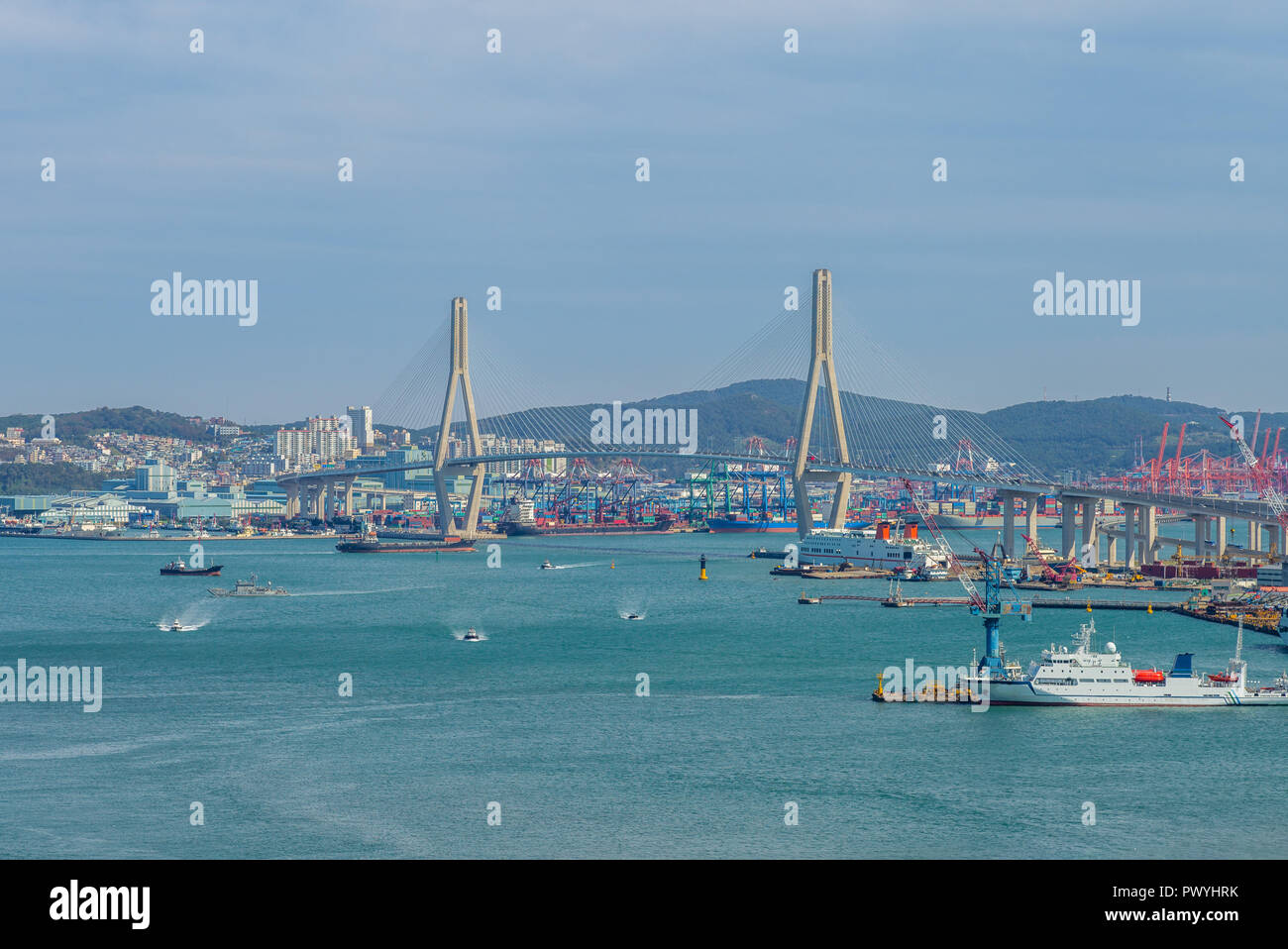 Il porto di Busan e ponte in Corea del Sud Foto Stock