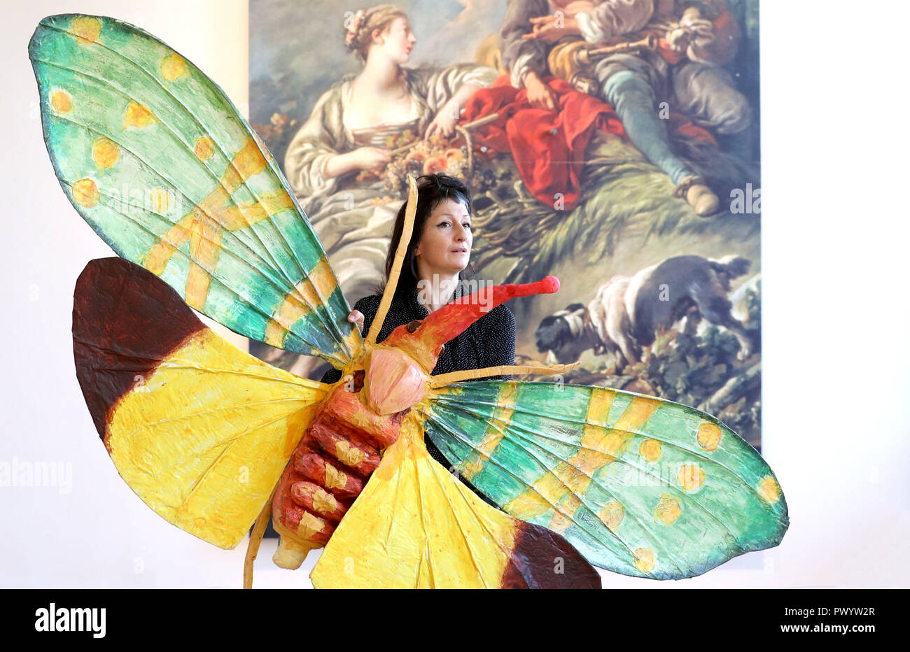 Turner Prize Nominee artista Chetwynd mostro con la sua installazione intitolata 'Lanternfly (2018)' che funzioni nella nuova mostra ora alla Scottish National Gallery of Modern Art di Edimburgo. Foto Stock