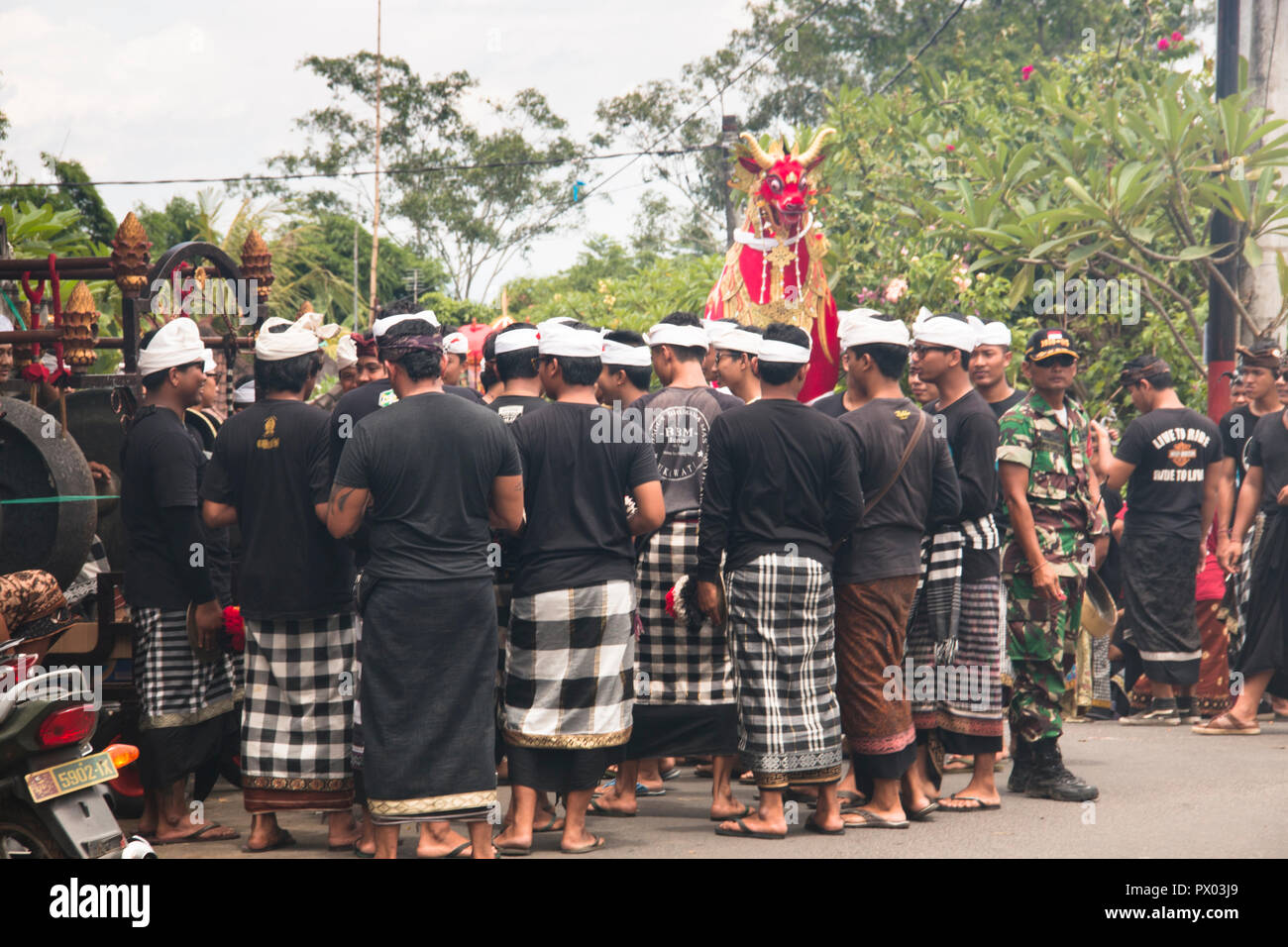 UBUD, BALI - Gennaio 2018: un funerale e cerimonia di cremazione in un piccolo villaggio nei pressi di Ubud sull isola di Bali in Indonesia Foto Stock
