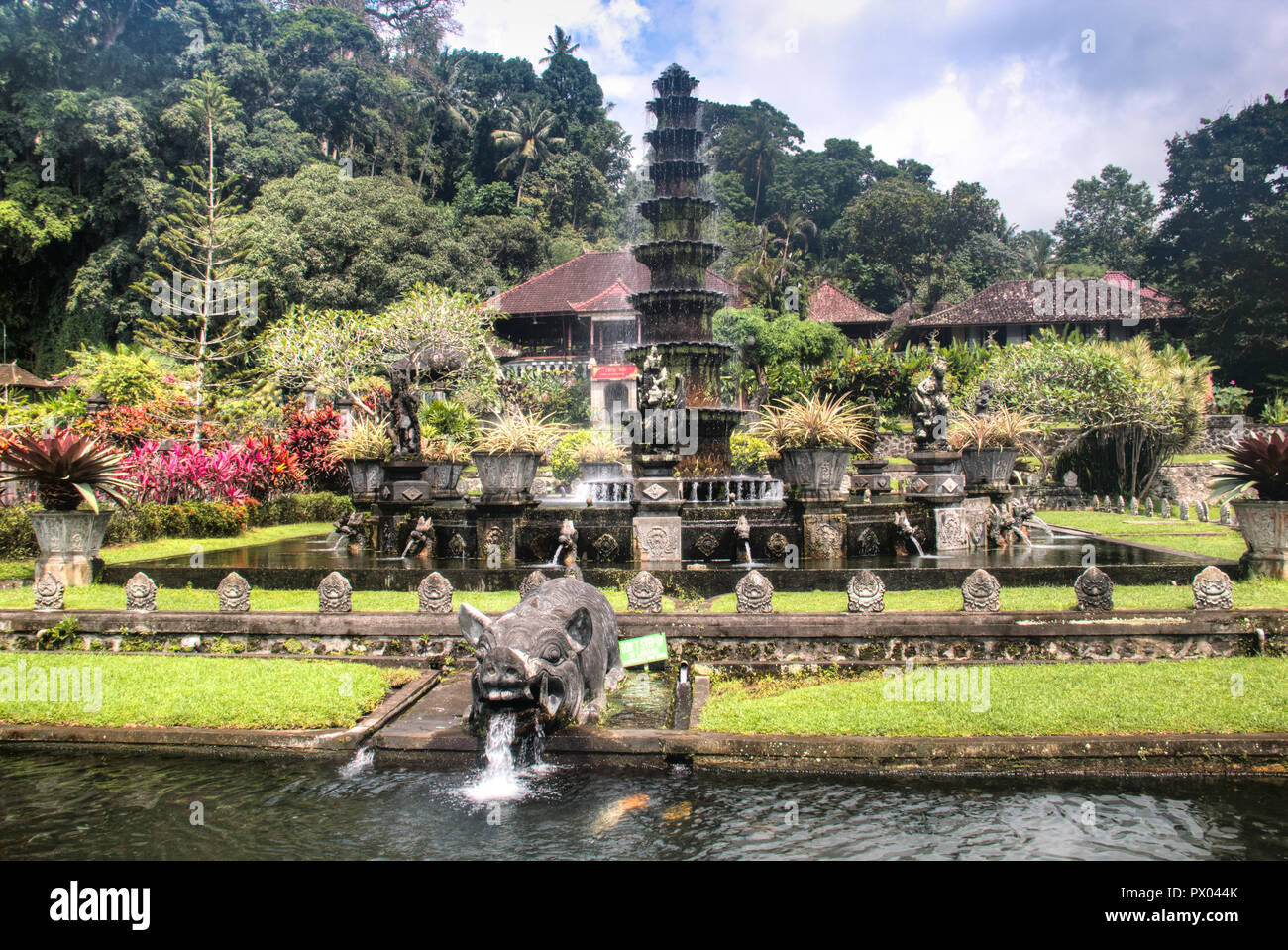 Tirta Gangga è uno dei più famosi palazzi di acqua in Bali orientale, la più turistica isola di Indonesia Foto Stock