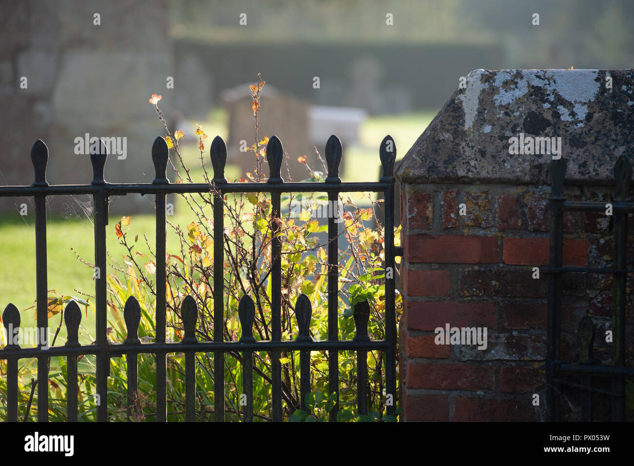 Le lapidi presso la chiesa di St Aldhelm, Bishopstrow Warminster, Wiltshire, Regno Unito. Foto Stock