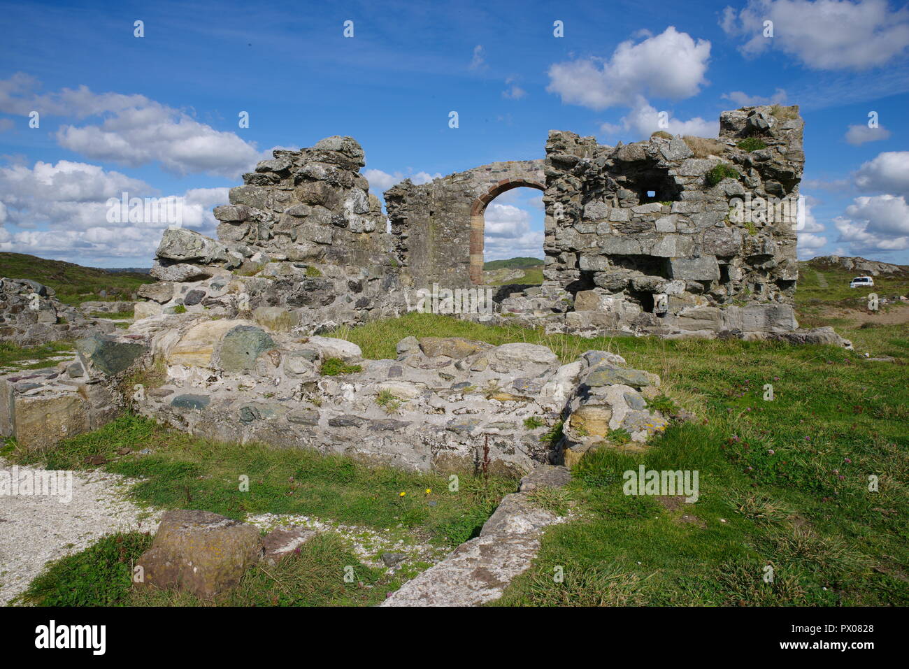 St Dwynwen Chiesa rovina, Llanddwyn Island Foto Stock