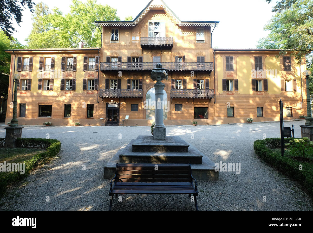 Villa reale di Fontanafredda, Serralunga d'Alba, Langhe, Piemonte, Italia Foto Stock