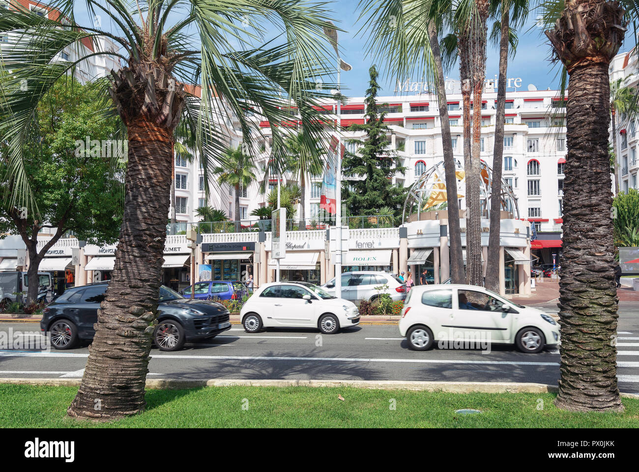 Cannes, Francia, settembre 15, 2018: Il ben noto Hotel Majestic Barrière lungo il famoso boulevard de la Croisette Foto Stock
