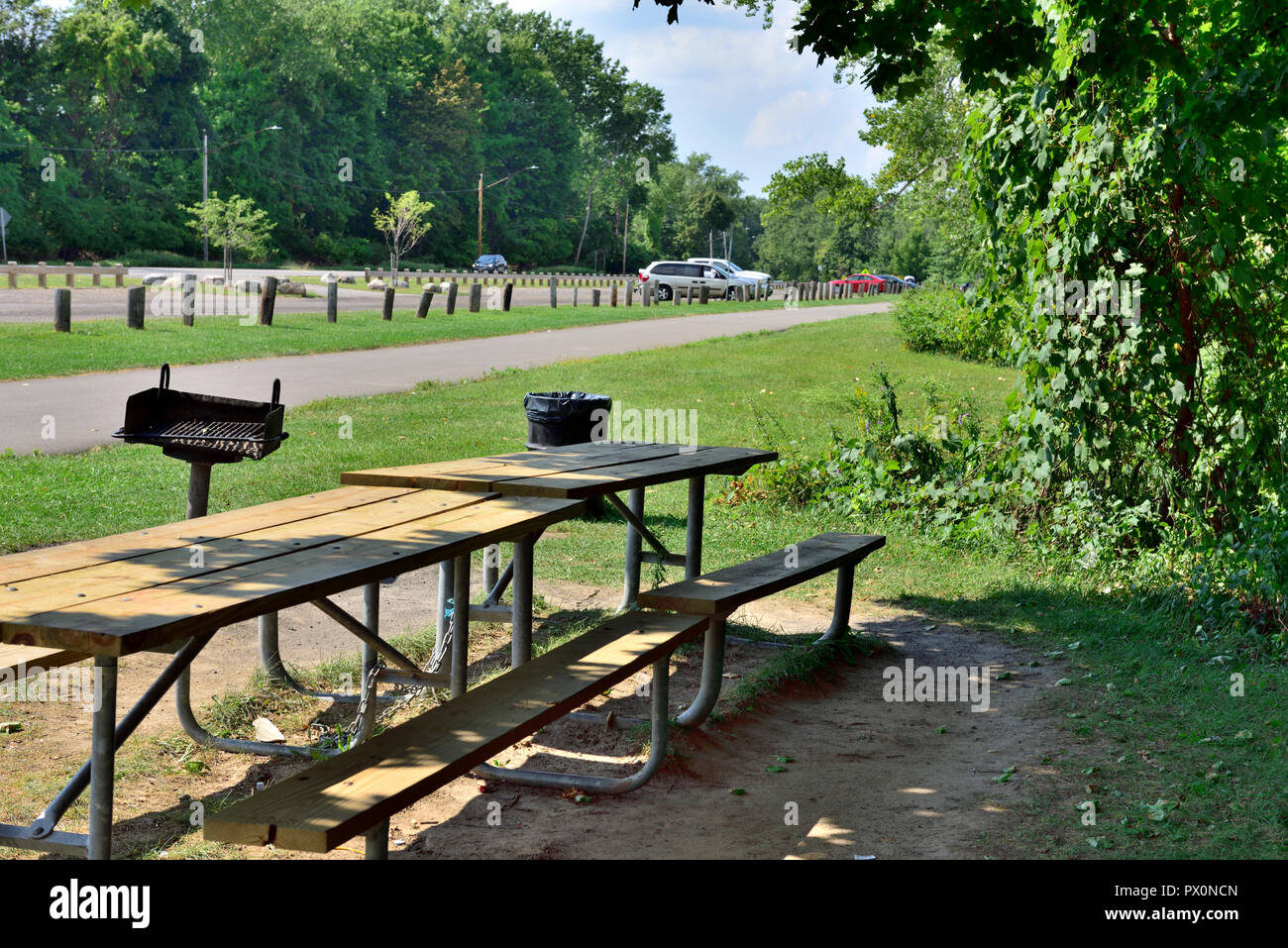Durand Eastman beach park tavolo da picnic, barbecue sul lago Ontario, uno dei Grandi Laghi, vicino a Rochester, New York, Stati Uniti d'America Foto Stock