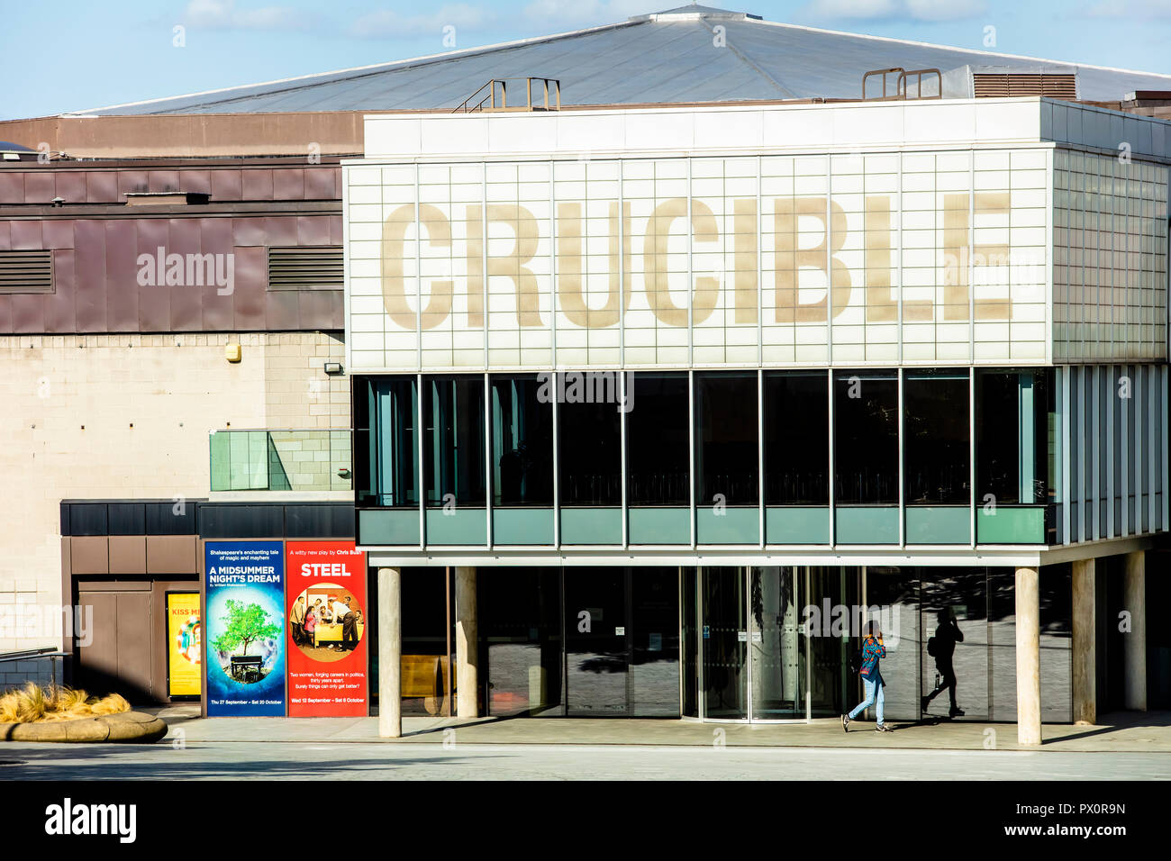Sheffield, Regno Unito - 29 AGO 2018: Crucible Theatre di digital signage e i dettagli di architettura del palazzo del cinema Foto Stock