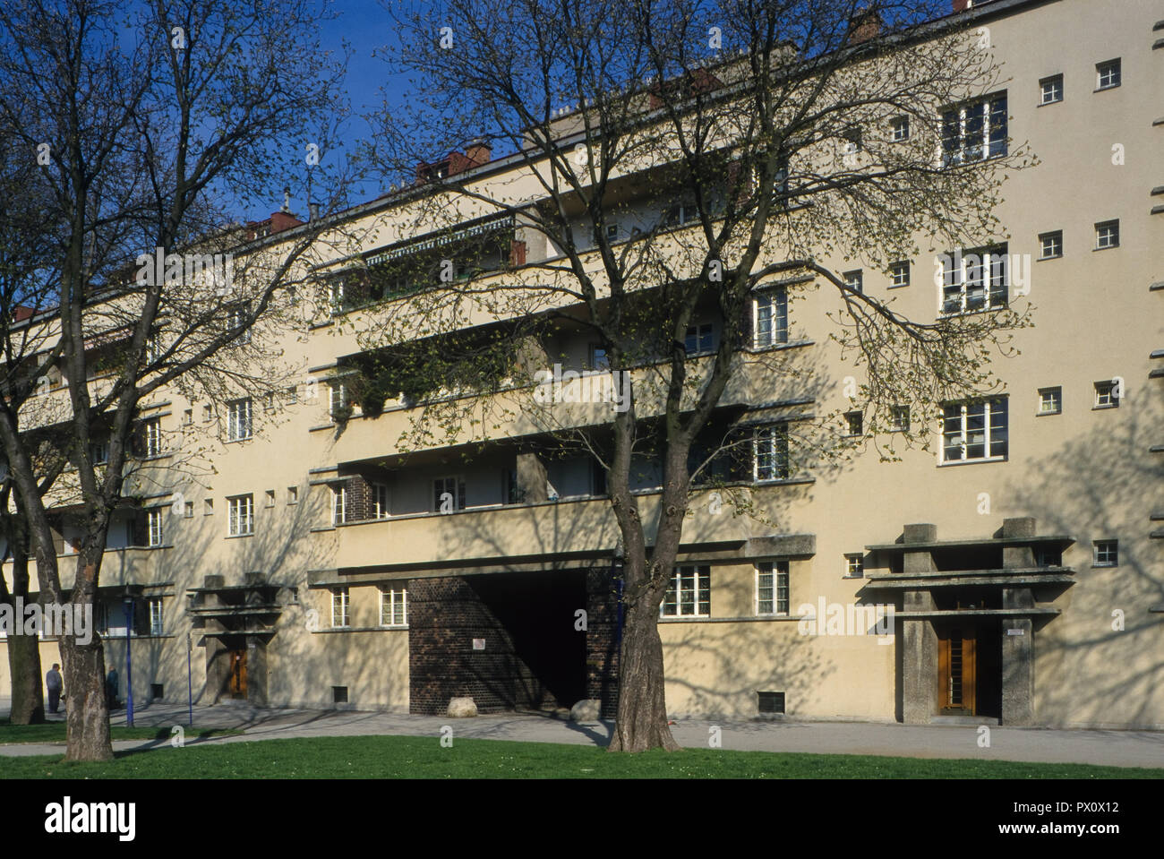 Wien, Gemeindebau des "Roten Wien - Vienna, Consiglio Tenement blocco, "rosso" di Vienna. Karl Marx-Hof, Heiligenstädter Straße 82-92, Karl Ehn 1927-1930 Foto Stock