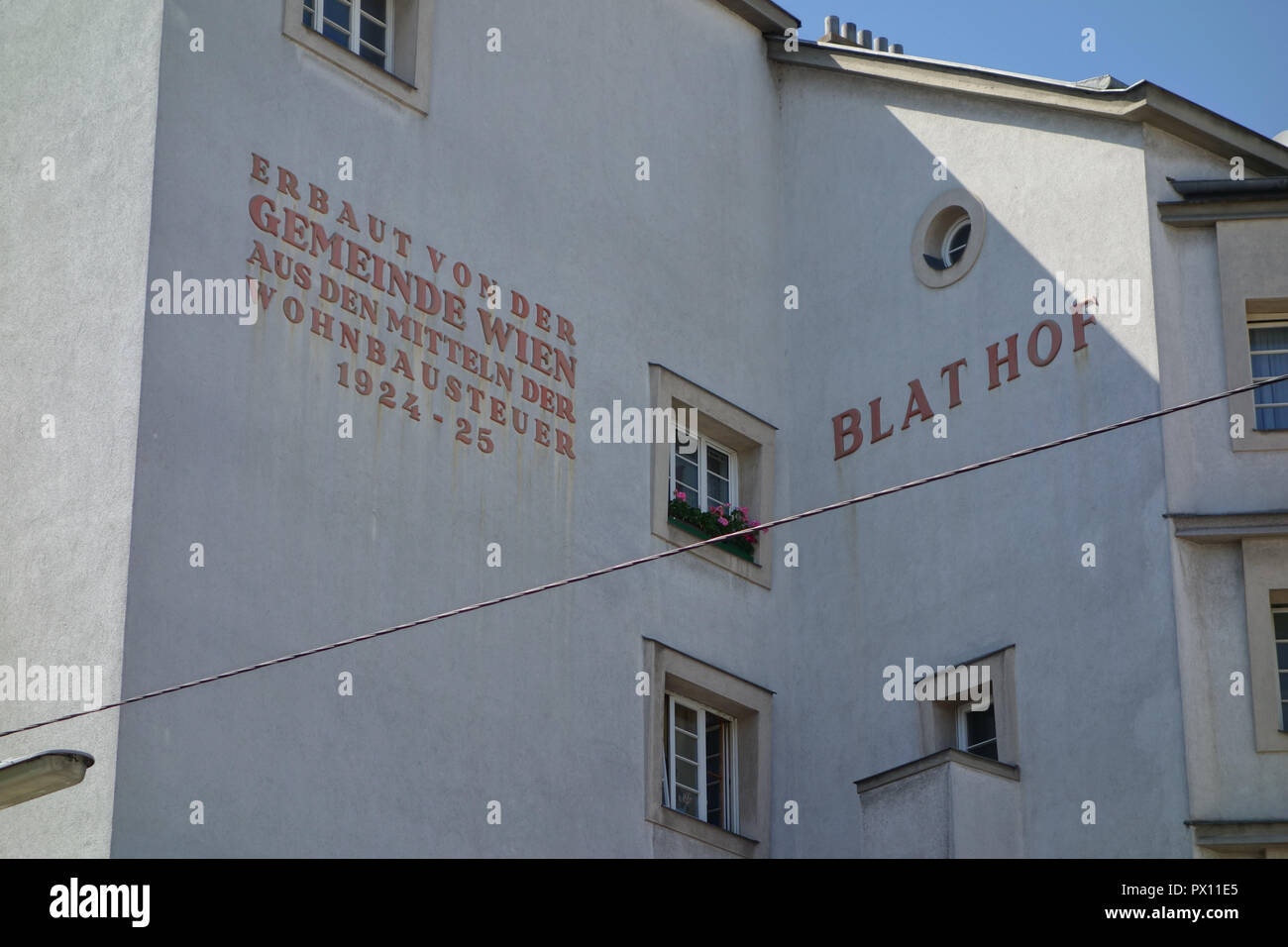 Wien, Gemeindebau des "Roten Wien - Vienna, Consiglio Tenement blocco, "rosso" di Vienna, Blat Hof, Linzer Straße 128, Clemens Holzmeister 1925 Foto Stock