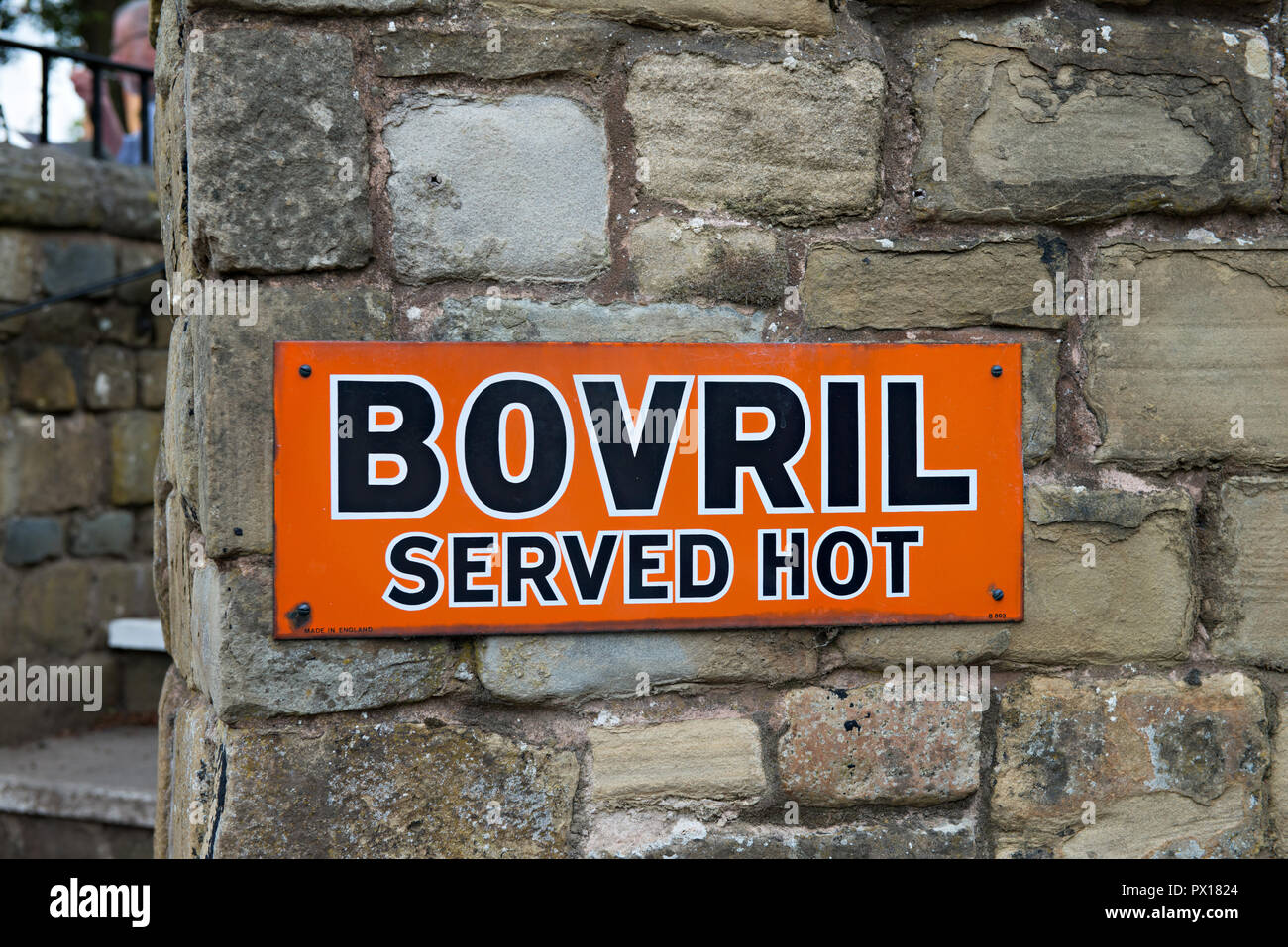 Antique Bovril Cartello in metallo a Crich Tramway Museum nel villaggio di Crich, Derbyshire, Regno Unito Foto Stock