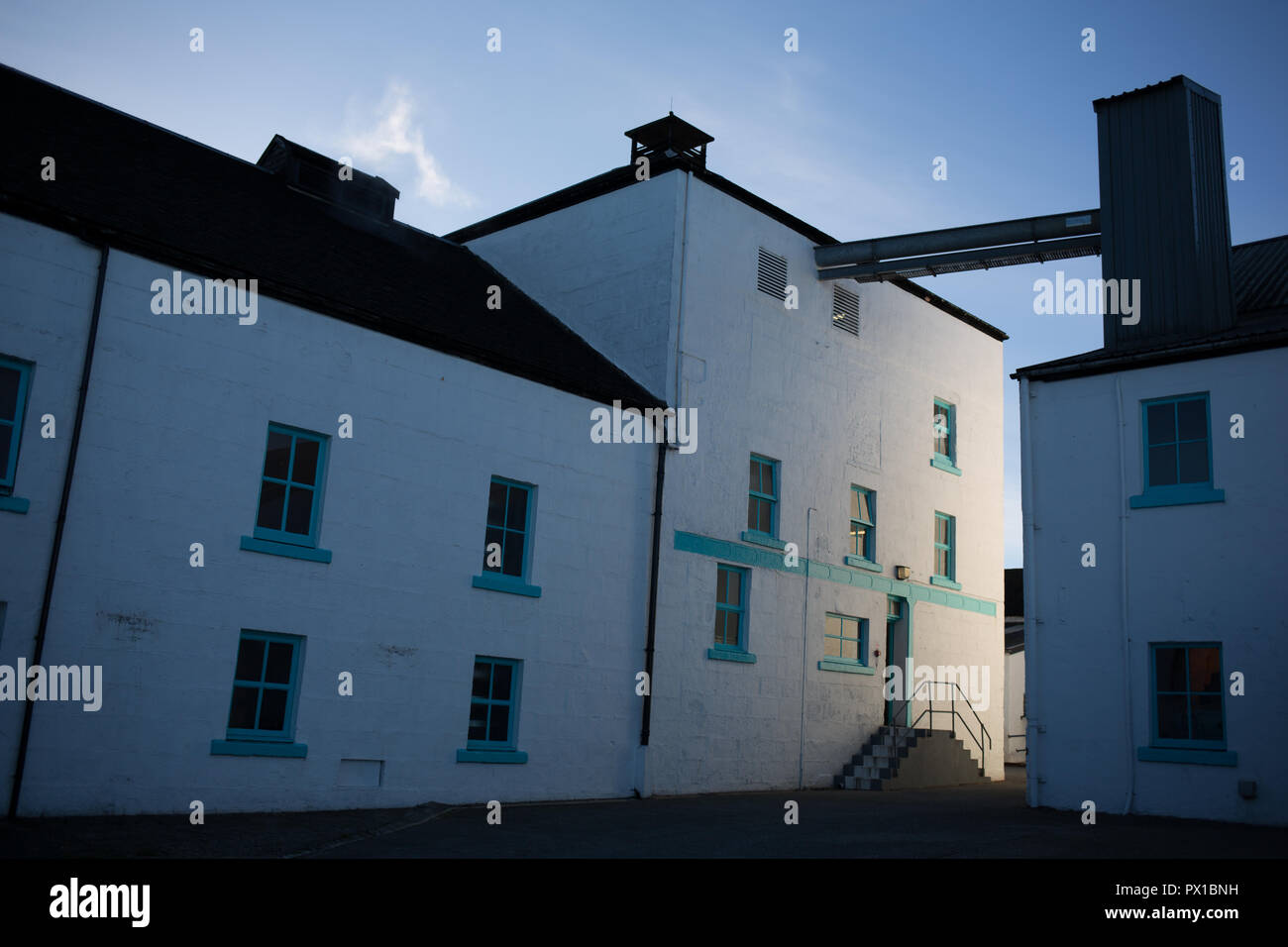 Bruichladdich distilleria di whisky, in Bruichladdich, Scozia, il 15 ottobre 2018. Foto Stock