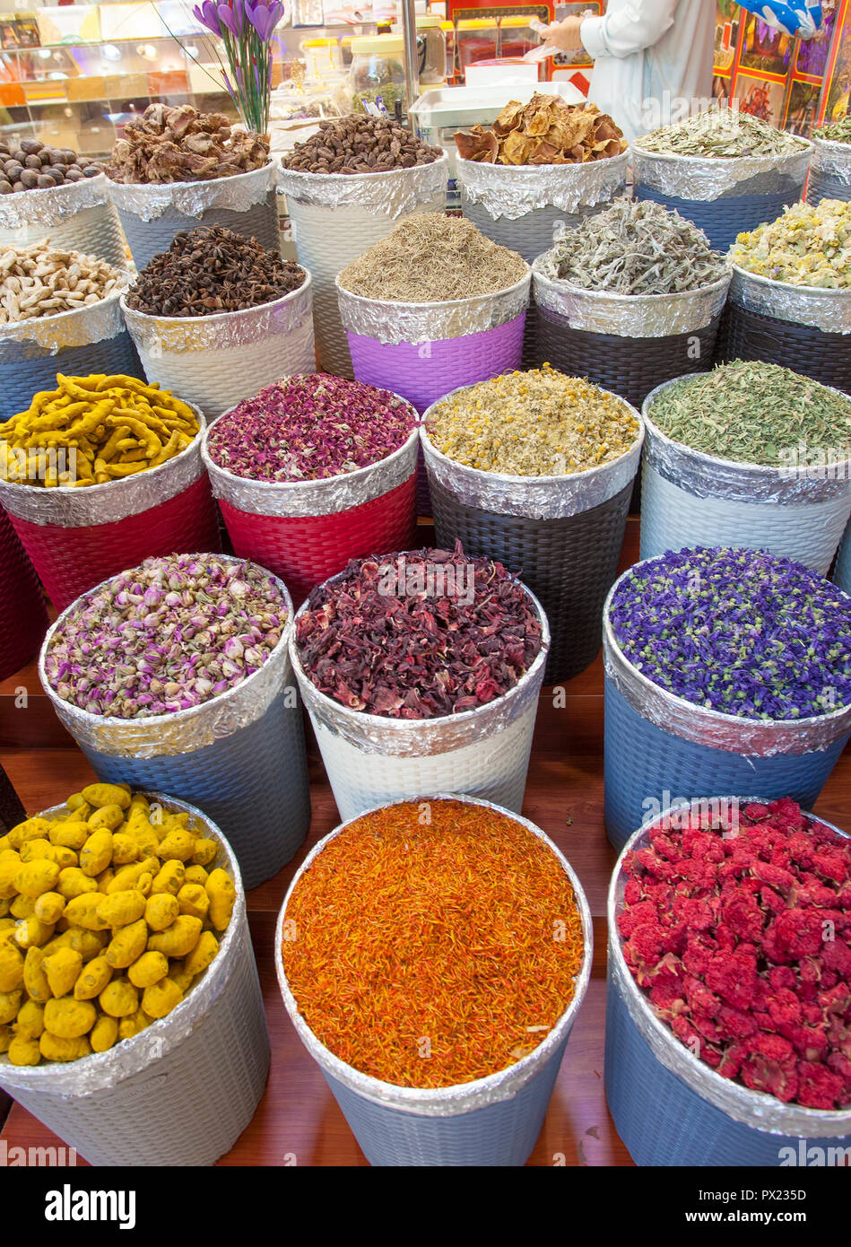 Tradizionale Mercato Delle Spezie Negli Emirati Arabi Uniti Souk Di Dubai O Mercato Foto Stock Alamy