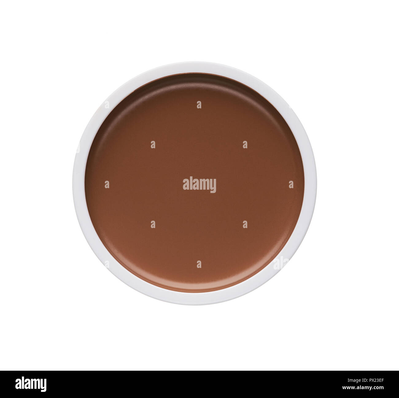 Macchie di colore beige di prodotti cosmetici: panna, base tonale, sbriciolato polvere isolata su uno sfondo bianco Foto Stock