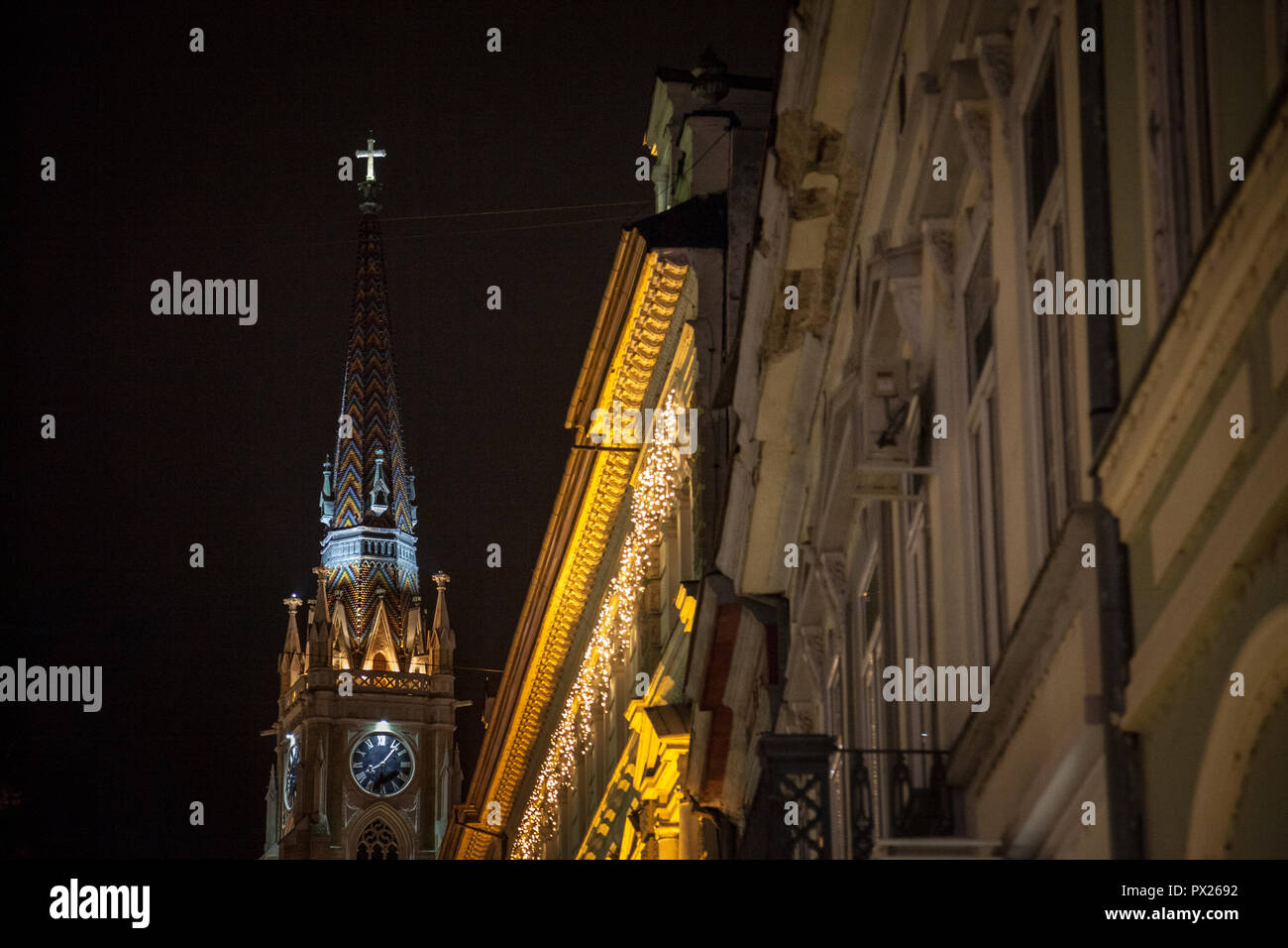 Il nome di Maria la Chiesa, noto anche come Novi Sad cattedrale cattolica durante la sera. Questa cattedrale è uno dei più importanti punti di riferimento della Novi S Foto Stock