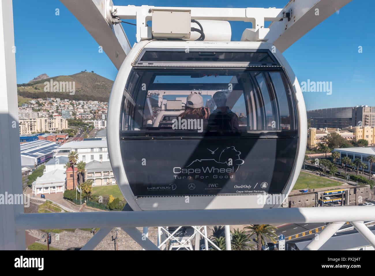 CAPE Town, Sud Africa, 9 agosto 2018: La vista dalla ruota del capo presso il Victoria and Alfred Waterfront di Cape Town nella provincia del Capo occidentale. Foto Stock