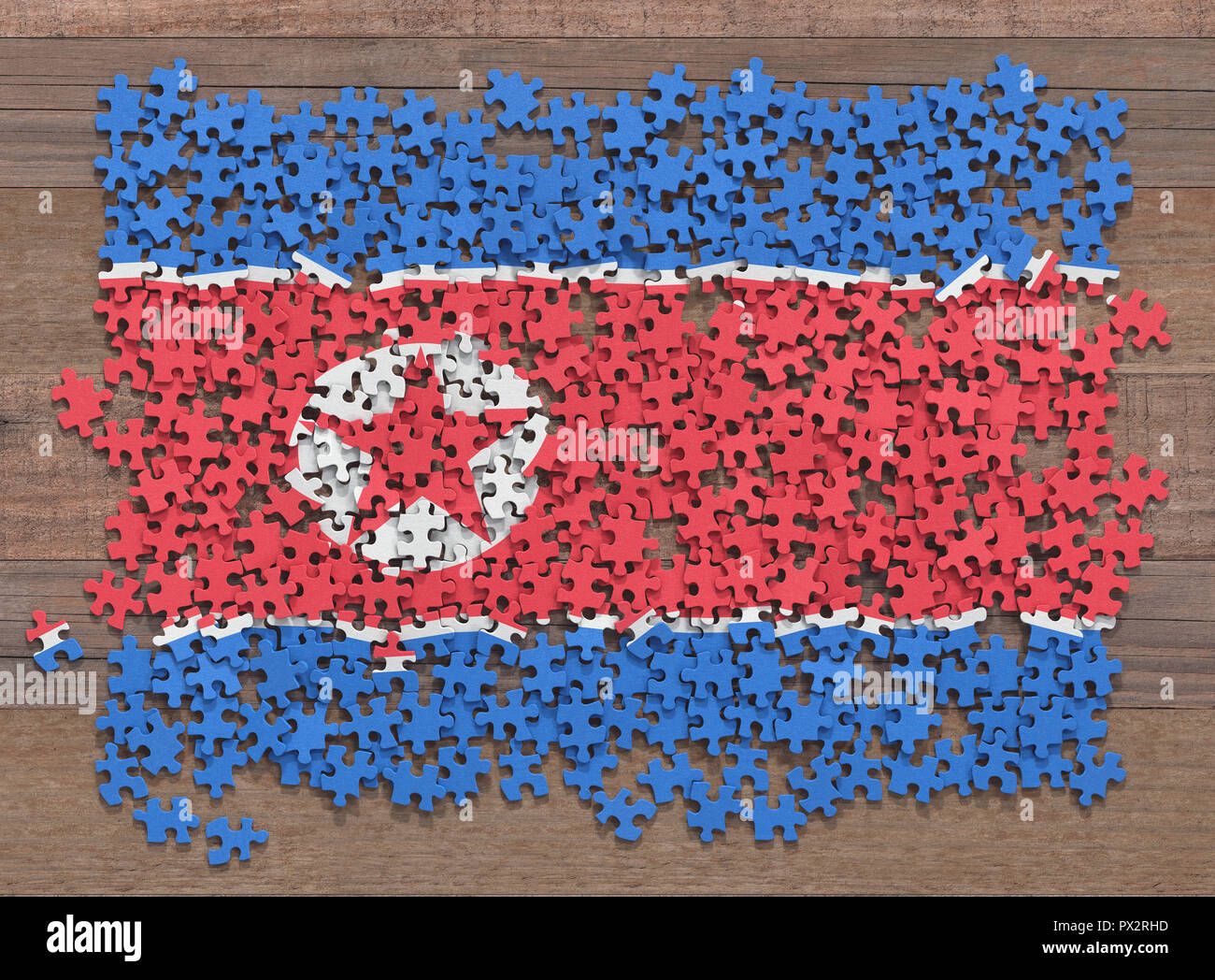 Bandiera della Corea del Nord in disorganizzato di pezzi di un puzzle. Foto Stock