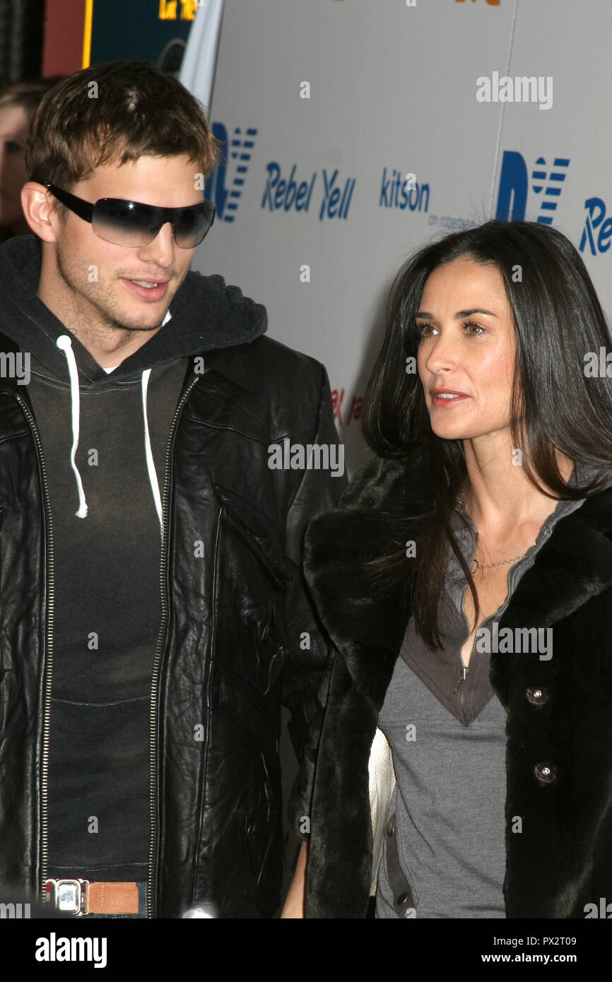 Ashton Kutcher, Demi Moore 02/19/06 REBELL YELL lancio primaverile a KITSON @ Kitson, Beverly Hills foto di Fuminori Kaneko/HNW / PictureLux Febbraio 19, 2006 File riferimento # 33686 129HNWPLX Foto Stock