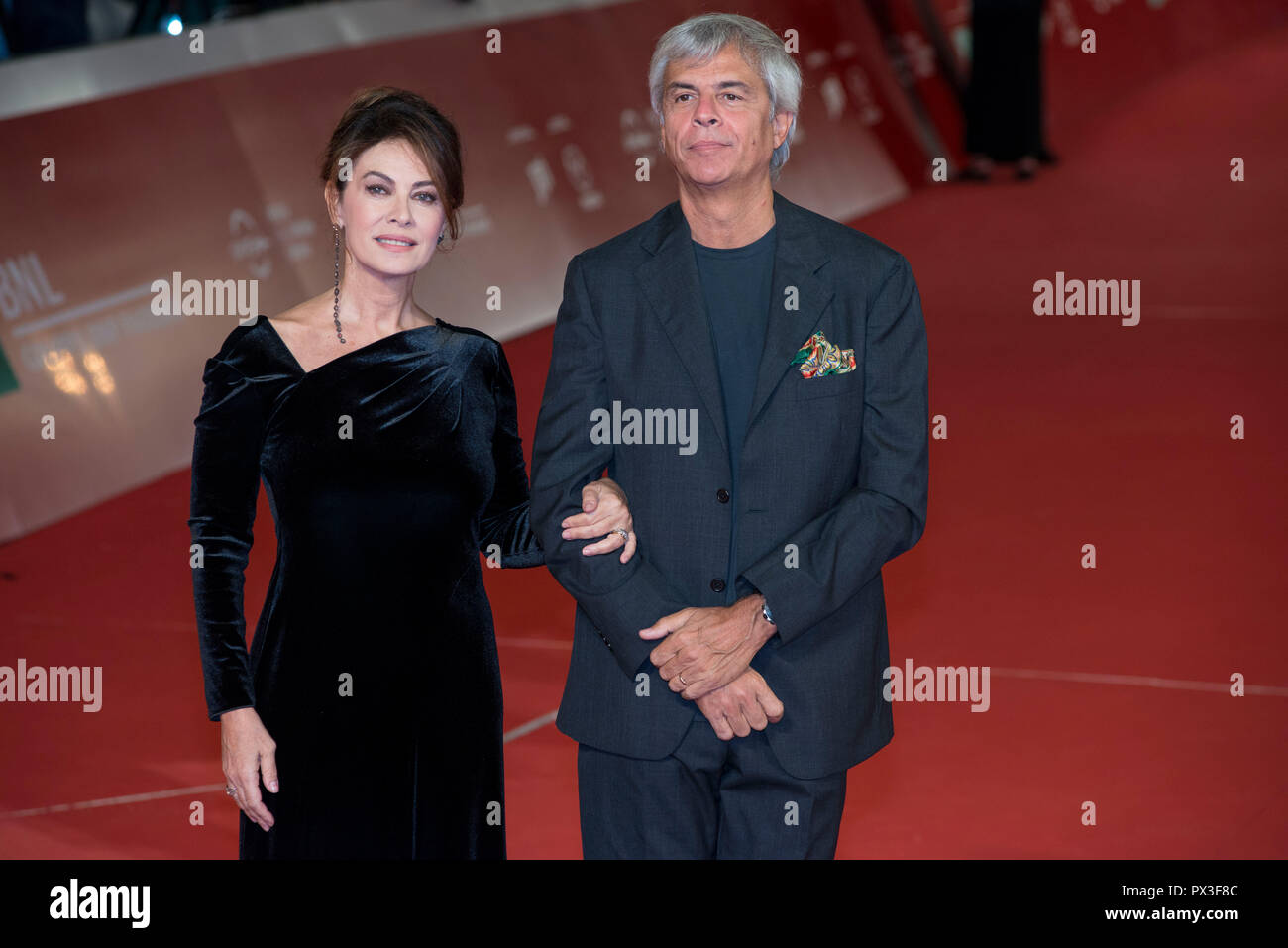 Roma, Italia. 18 ottobre, 2018. Gli ospiti che frequentano il tappeto rosso al XIII Roma Film Fest Credito: Silvia Gerbino/Alamy Live News Foto Stock