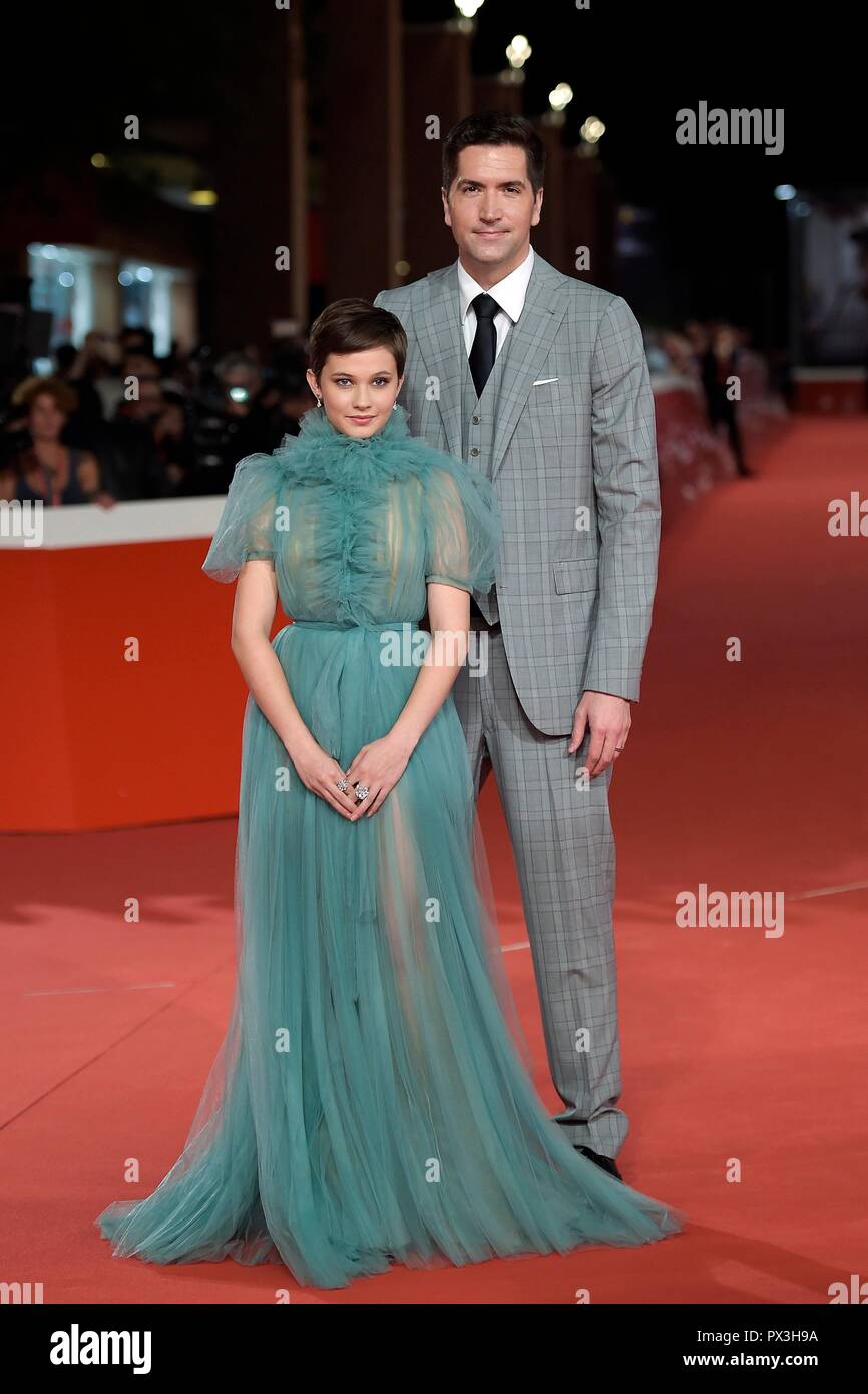 Italia, Roma, 18 Ottobre 2018 : Roma Film Festival 2018, attrice Cailee Spaeny e direttore Drew Goddard sul tappeto rosso per il film 'Bad Times all'El Royale" Foto © Fabio Mazzarella/Sintesi/Alamy Live News Foto Stock