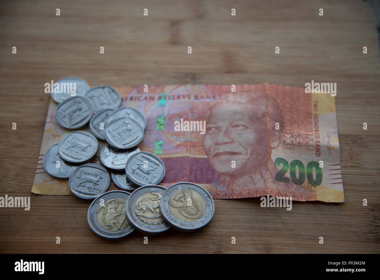 Johannesburg, Sud Africa, 19 ottobre, 2018. La South African Rand ri-guadagnato alcune delle sue recenti perdite e andando verso il fine settimana un po' più forte. Credito: Eva-Lotta Jansson/Alamy Live News Foto Stock