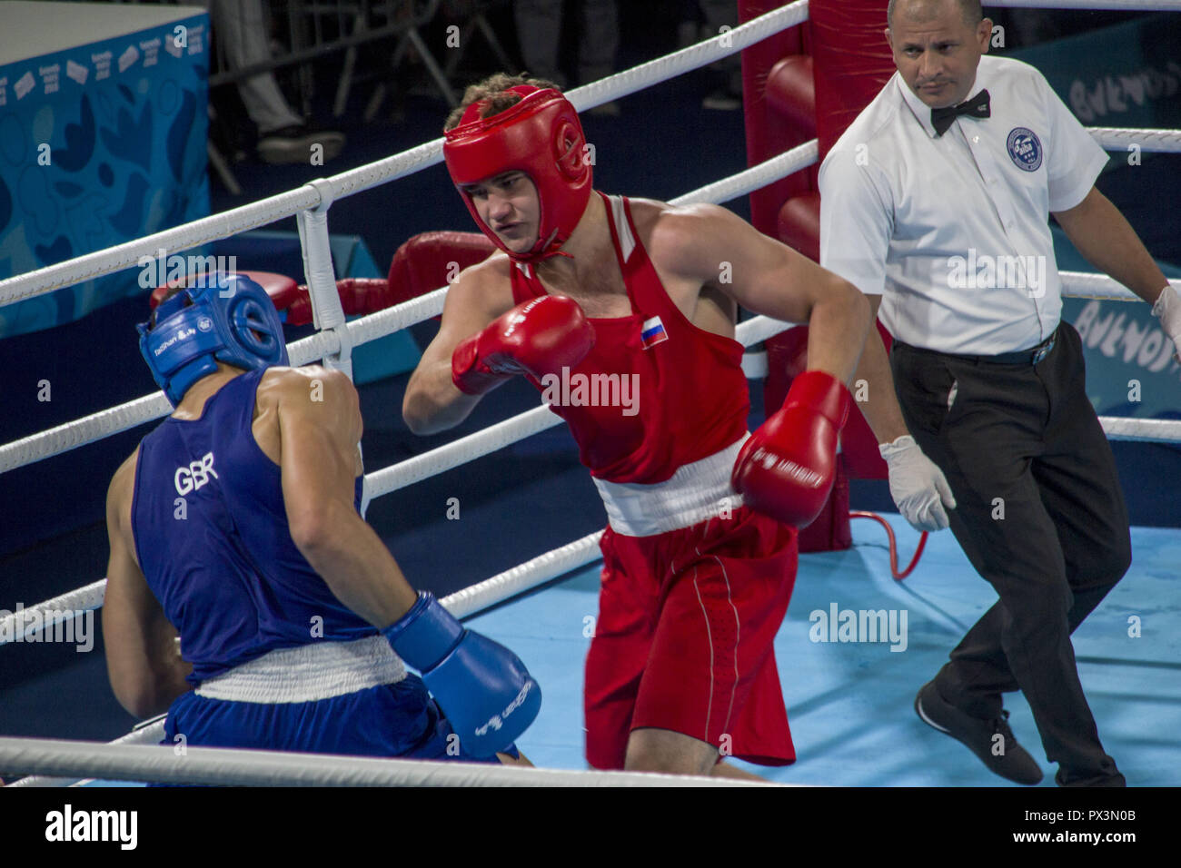 Buenos Aires, Buenos Aires, Argentina. Xviii oct, 2018. La lotta per la medaglia d'oro dei pesi mediomassimi alle Olimpiadi della Gioventù, Buenos Aires 2018. Credito: Roberto Almeida Aveledo/ZUMA filo/Alamy Live News Foto Stock