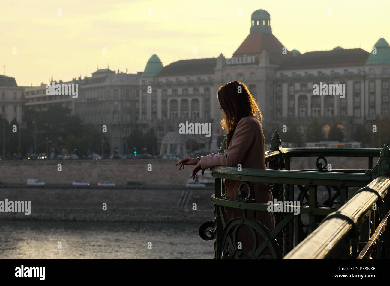 Budapest, Ungheria. Il 19 ottobre 2018. Il sole tramonta su Budapest e il Danubio. Credito: Matteo Chattle/Alamy Live News Foto Stock