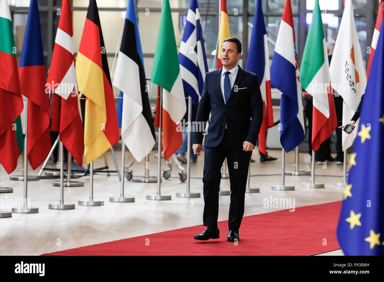 Bruxelles, Belgio. 18 ott 2018. Xavier Bettel, primo ministro del Lussemburgo arriva per la riunione del Consiglio europeo a Bruxelles, in Belgio il 18 ottobre 2018. Il vertice si concentra sulla migrazione e criteri di protezione. Credito: Michal Busko/Alamy Live News Foto Stock