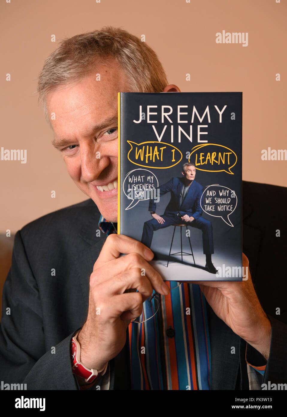 Jeremy Vine a Dorchester Festival letterario, Jeremy Vine, British presenter, emittente e giornalista. Credito: Finnbarr Webster/Alamy Live News Foto Stock