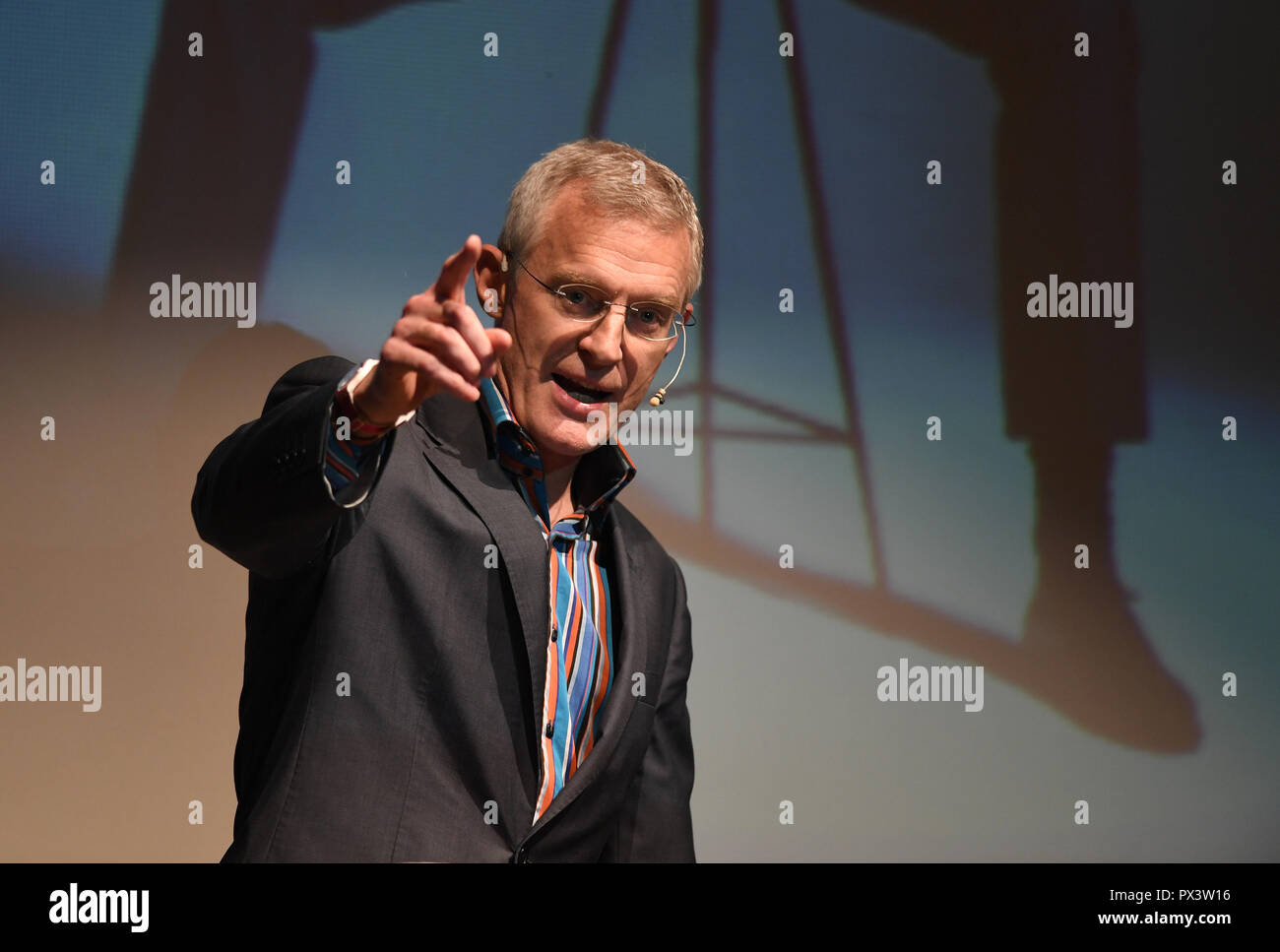 Jeremy Vine a Dorchester Festival letterario, Jeremy Vine, British presenter, emittente e giornalista. Credito: Finnbarr Webster/Alamy Live News Foto Stock