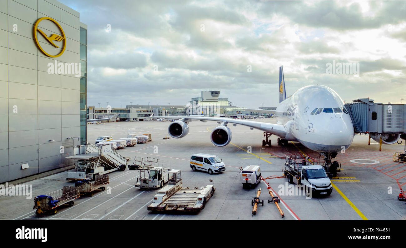 Lufthansa Airbus A380 all'aeroporto di Francoforte, Francoforte, Germania Foto Stock