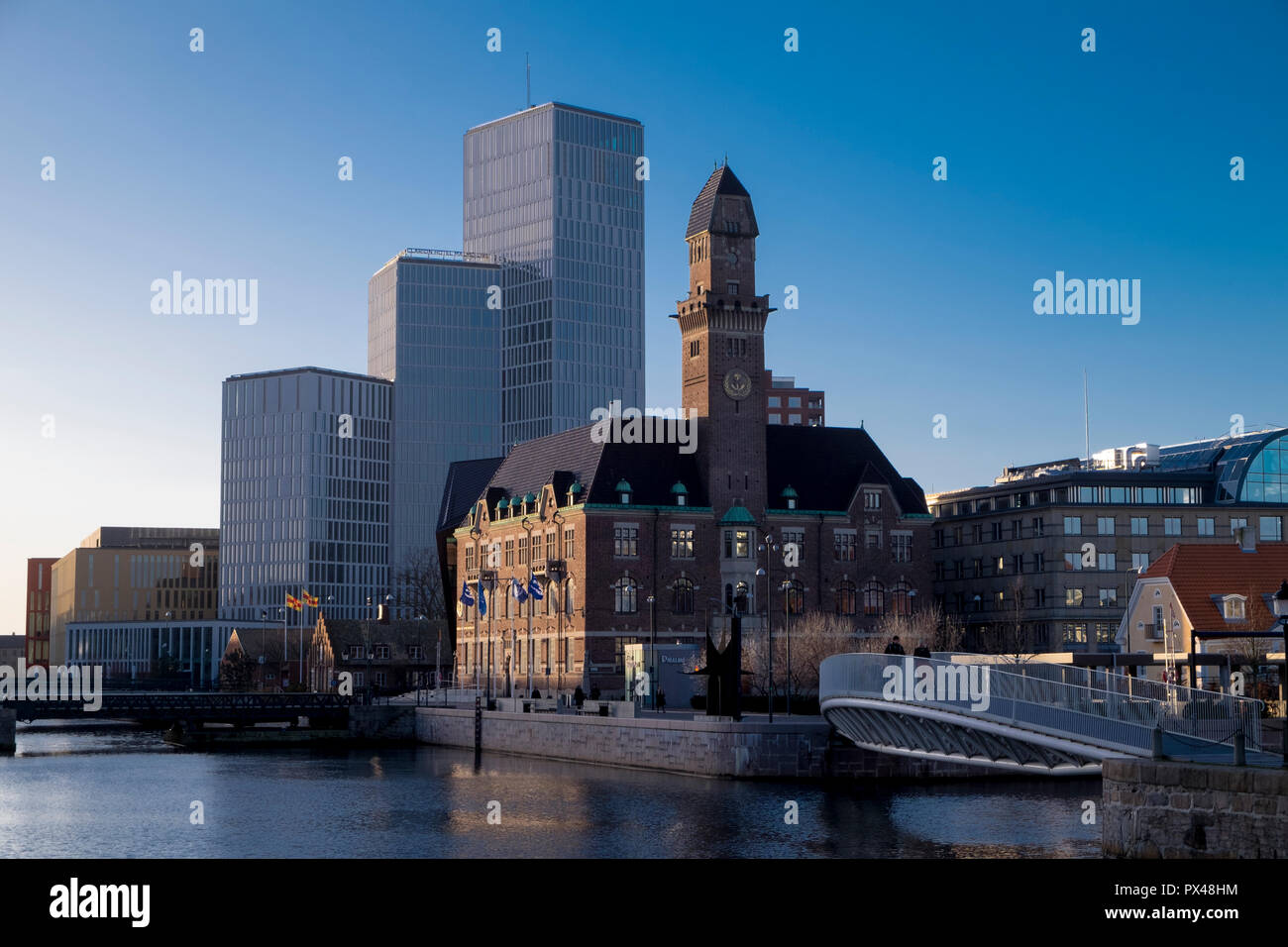 Vecchi e nuovi edifici a Malmo, Svezia Foto Stock