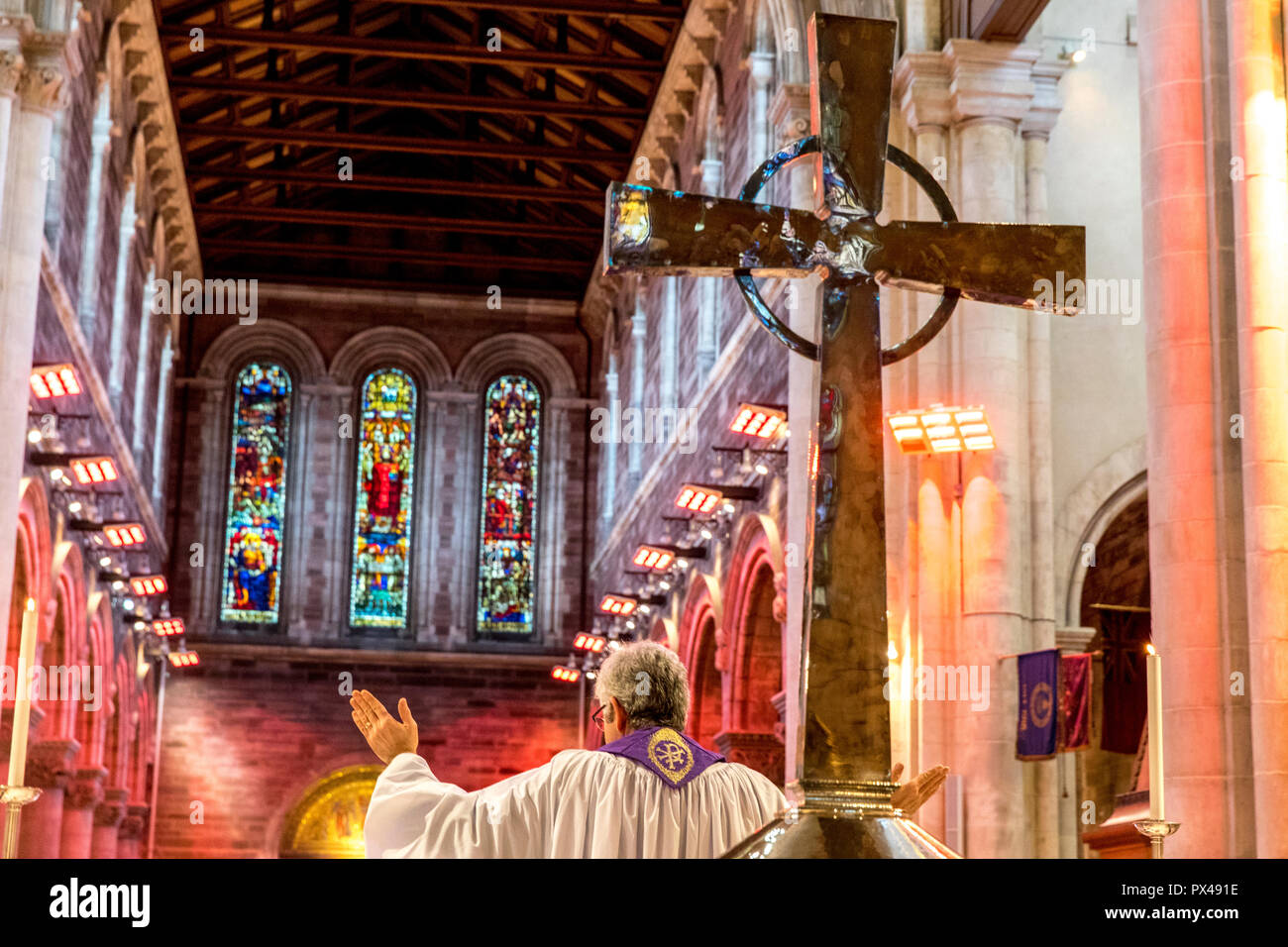 St Ann's Belfast cattedrale protestante, Irlanda del Nord. Servizio di domenica. Ulster, U.K. Foto Stock